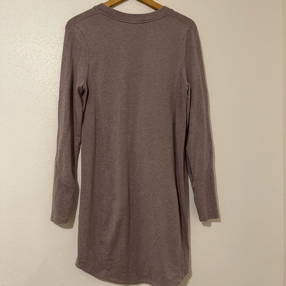 ATHLETA Woman's Long Sleeves Crew Neck Hi-Low Hem Top Oversized Purple Size M. - Picture 1 of 11